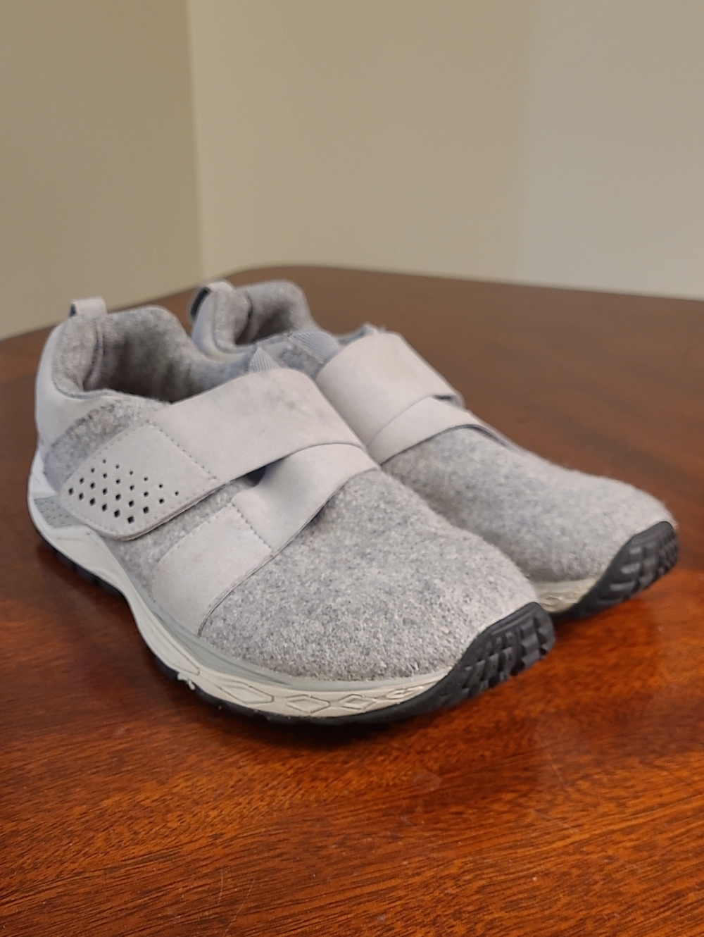 Topo Athletic Womens Rekovr Grey Recovery Slip On Slippers Size 8